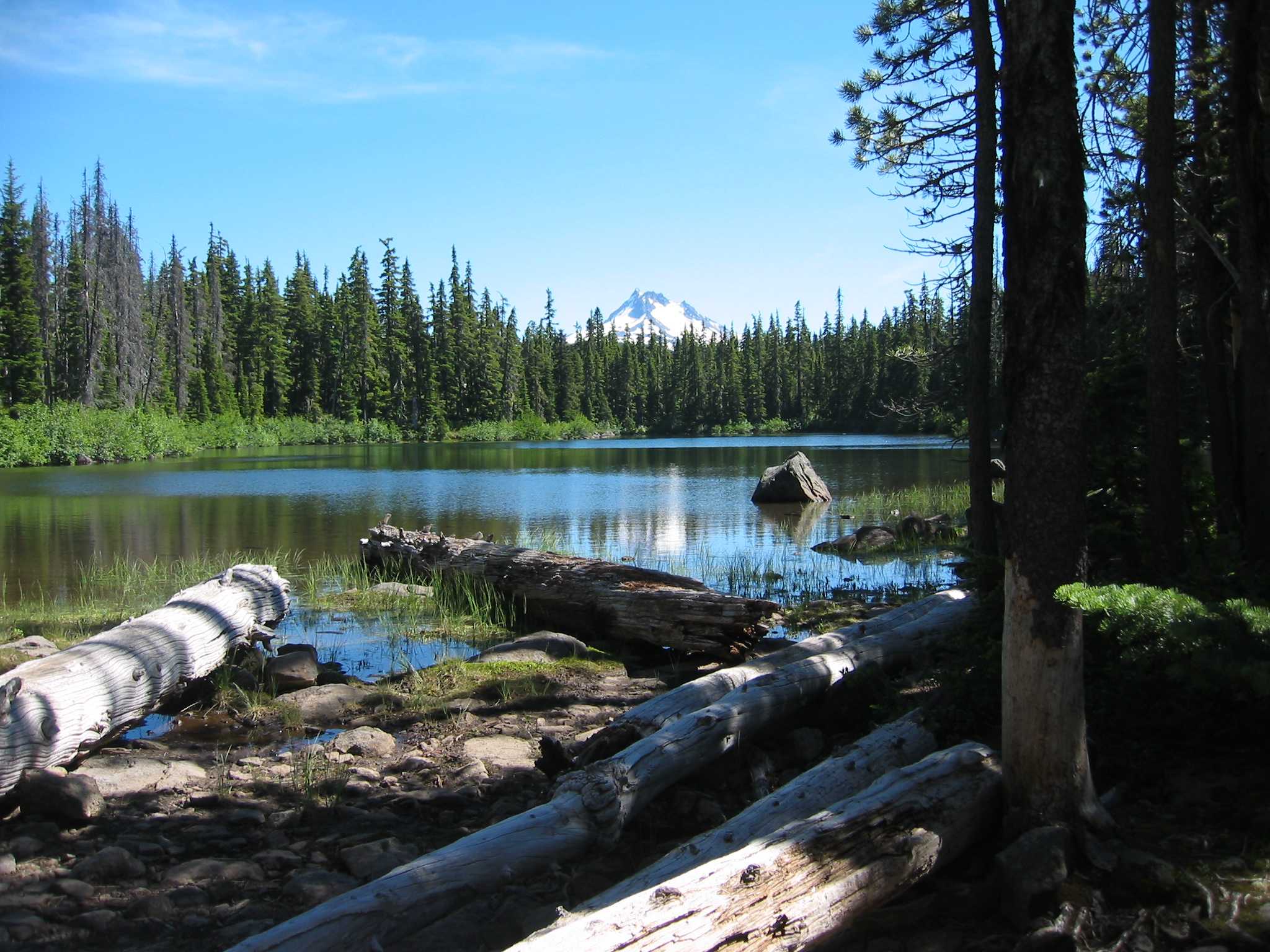 Olallie Lake with view of Mt Jefferson